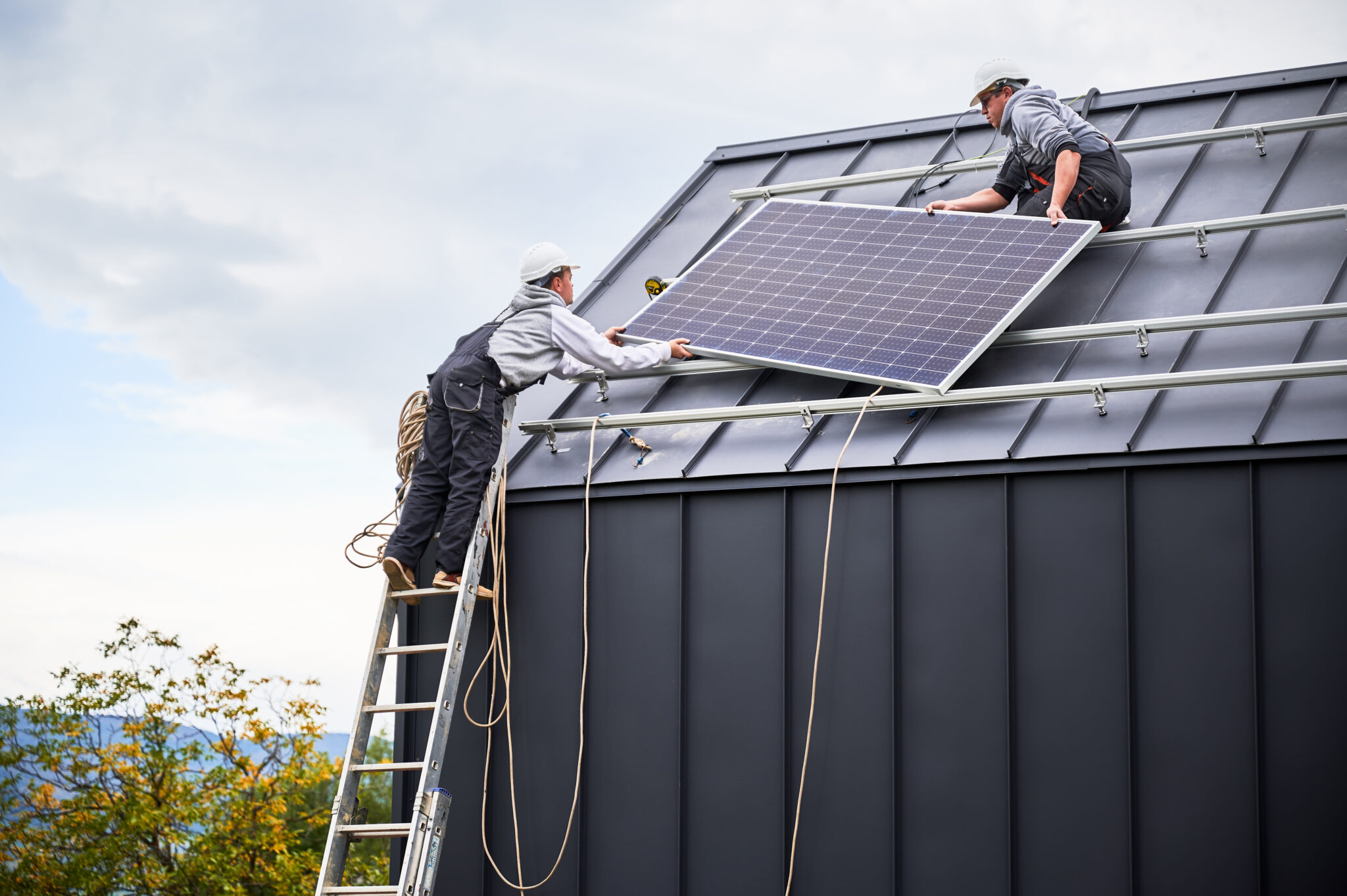 Technicien installation panneaux solaire à Nantes - BTC Energies